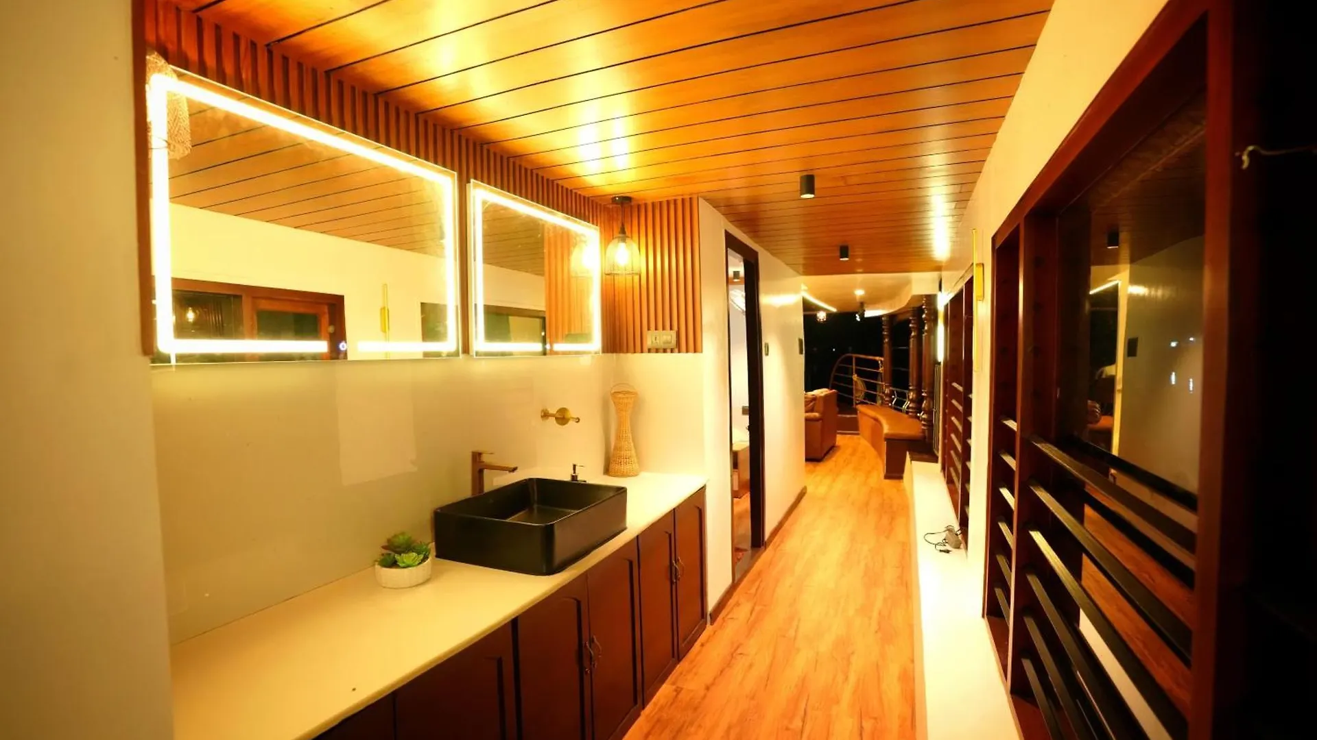 Indraprasthamlakecruise Alappuzha Botel