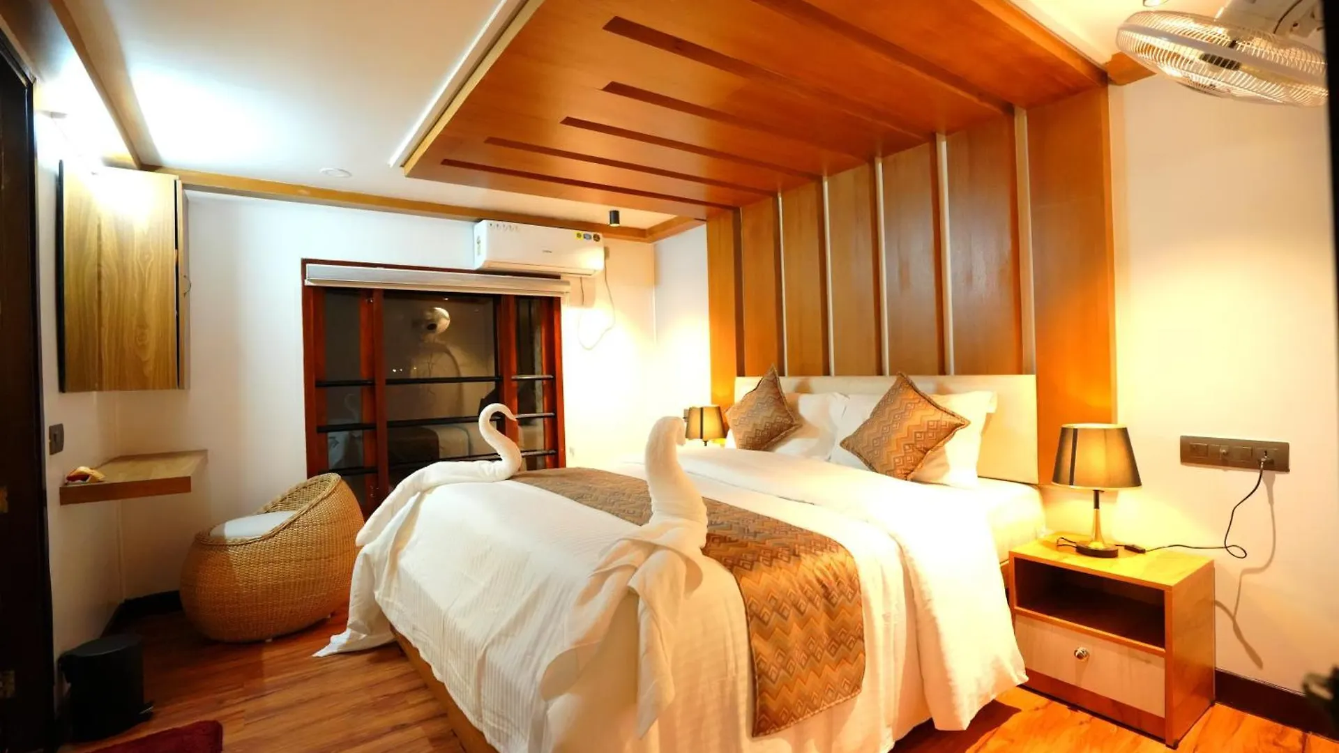 Botel Indraprasthamlakecruise Alappuzha India