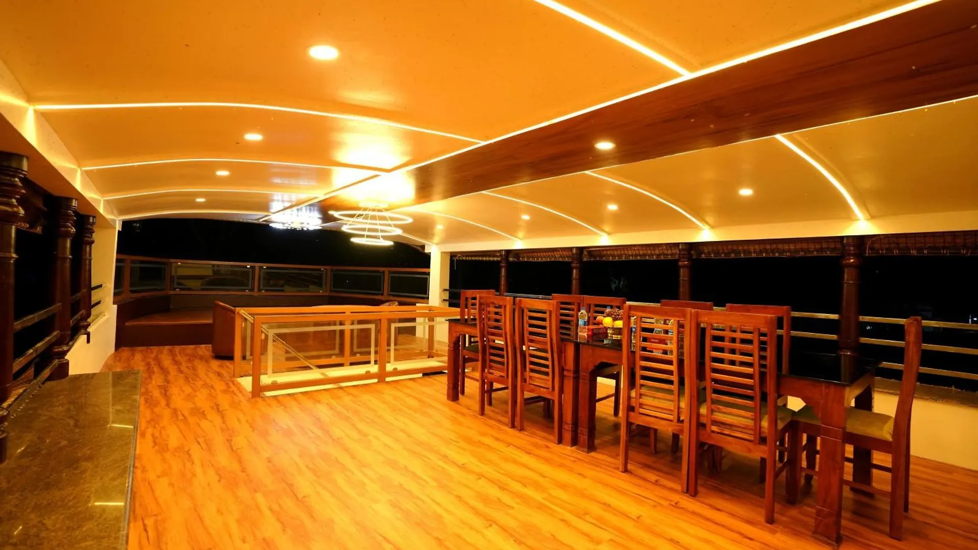 Botel Indraprasthamlakecruise Alappuzha