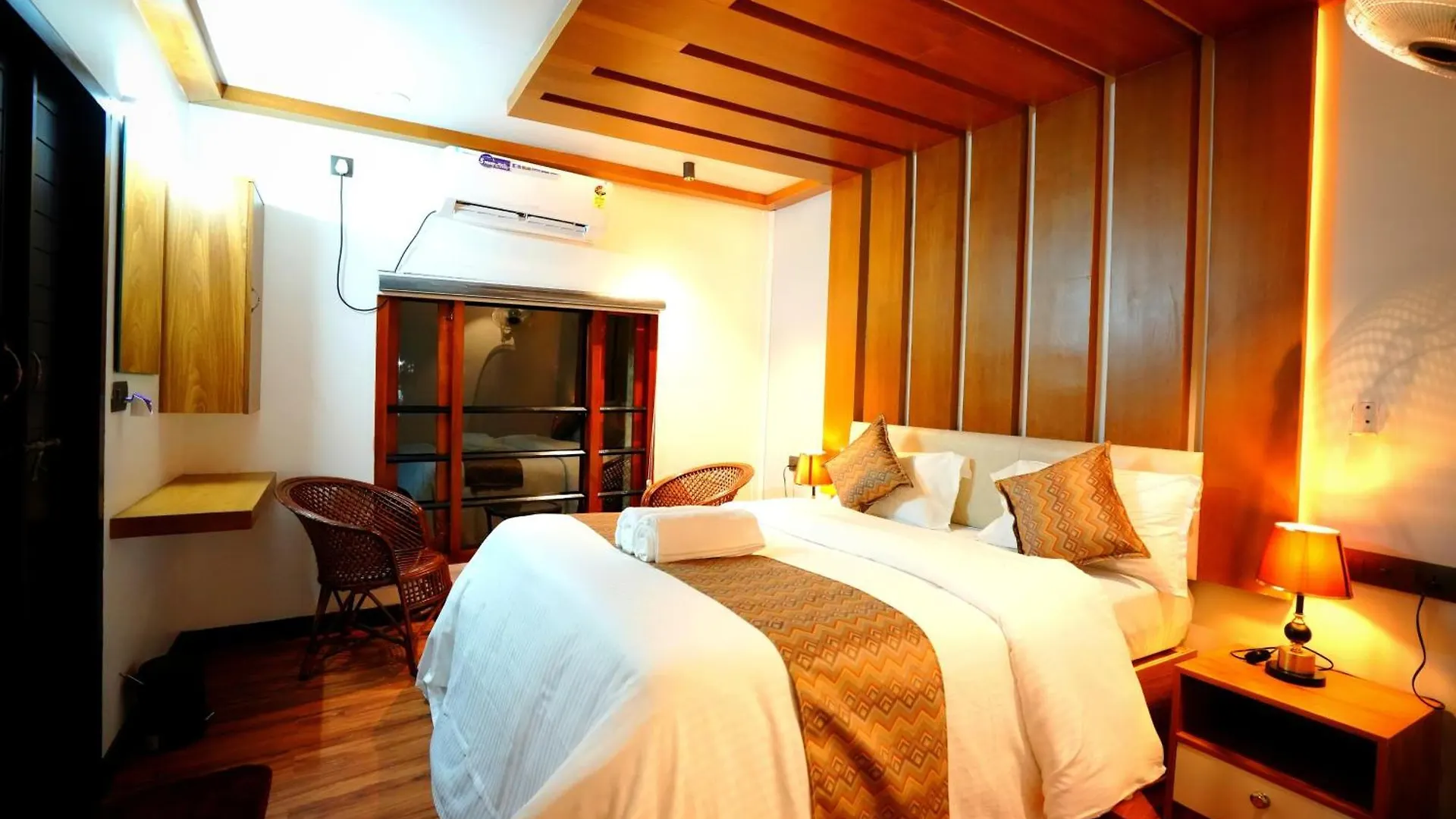Indraprasthamlakecruise Alappuzha Botel